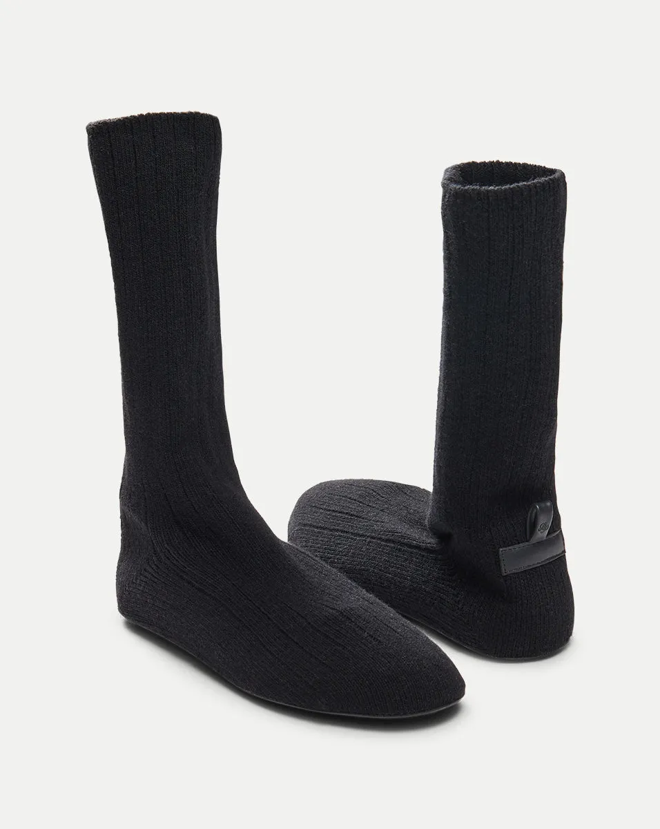 Flexible Knit Shoe