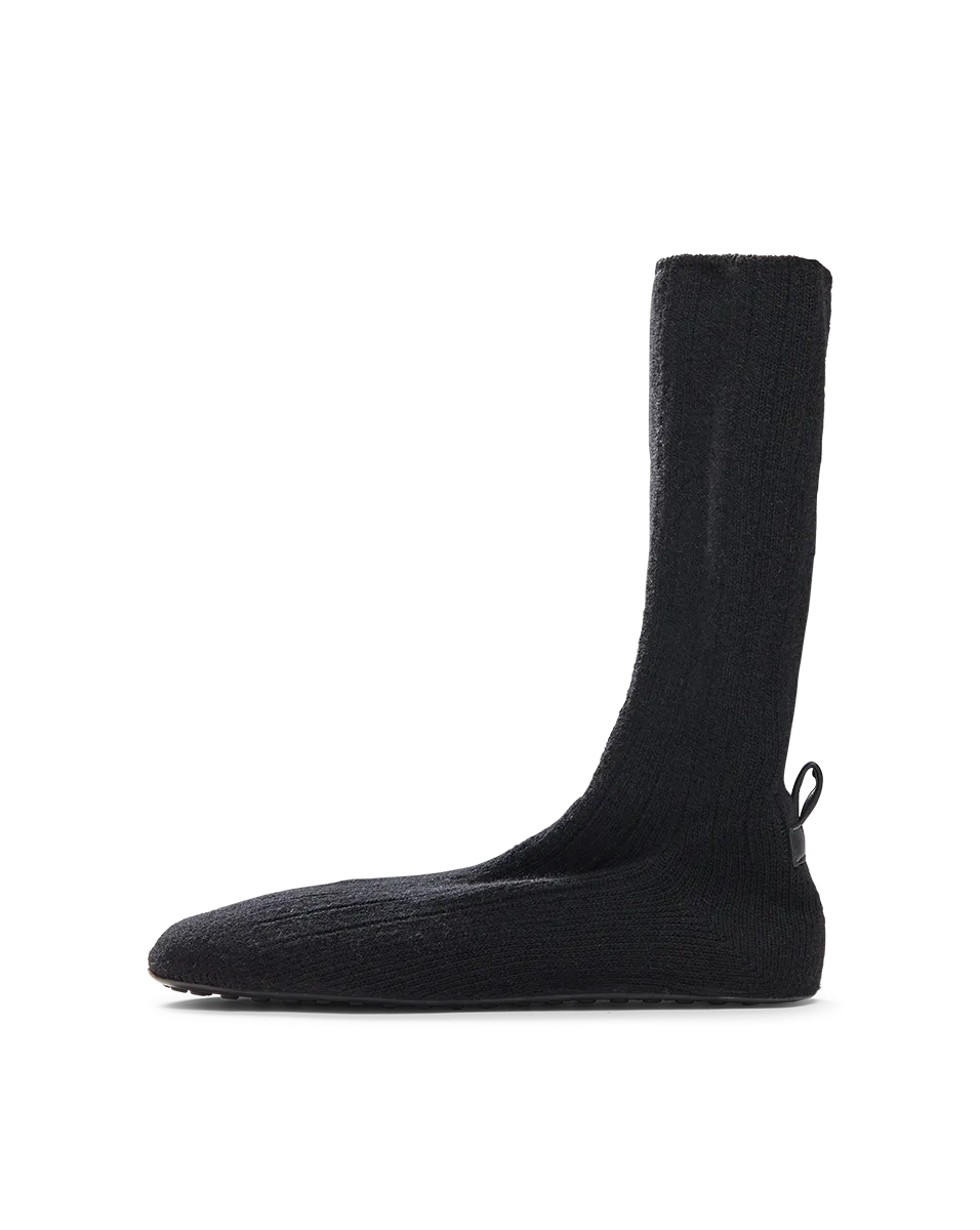 Flexible Knit Shoe